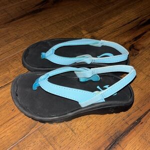 New Kids OluKai Sandals Kulapa Kai in Cotton Candy blue / Black size 9/10